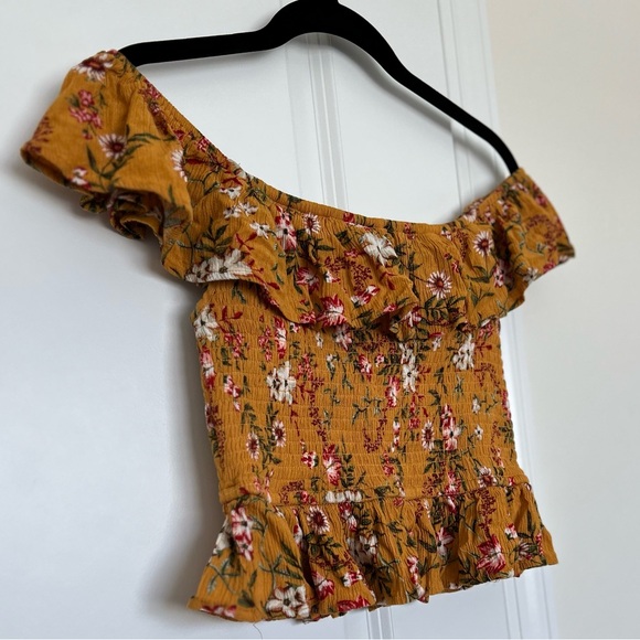 Off the shoulder floral blouse 💛🧡 - Picture 2 of 6